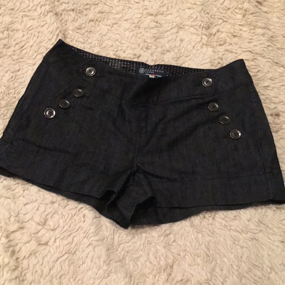 Side button blue jean shorts
